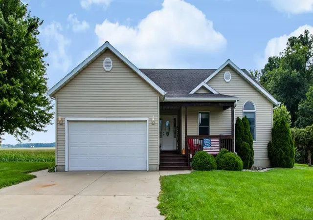 Photo 3 of Single family home for sale at 707 Tulip Dr, Three Oaks, MI 49128 | MLS# 69026046299 | Listing updated on 2026-10-02