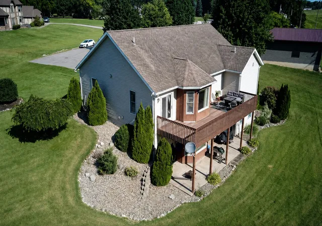 Photo 2 of Single family home for sale at 707 Tulip Dr, Three Oaks, MI 49128 | MLS# 69026046299 | Listing updated on 2026-10-02