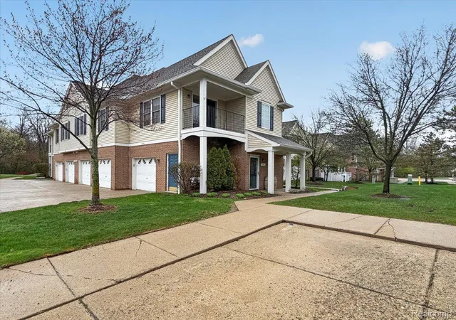Photo 2 of Condo for sale at 731 Amberly Dr #C, Waterford, MI 48328 | MLS# 20261070093 | Listing updated on 2026-09-08