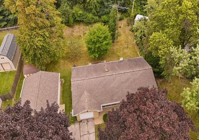 Photo 4 of Single family home for sale at 2197 Ann Dr, Saint Joseph, MI 49085 | MLS# 65026046302 | Listing updated on 2026-09-01