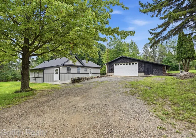 Photo 1 of Single family home for sale at 5820 Mack Rd, Howell, MI 48855 | MLS# 20261070098 | Listing updated on 2026-09-15