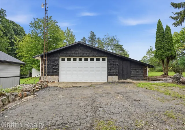 Photo 2 of Single family home for sale at 5820 Mack Rd, Howell, MI 48855 | MLS# 20261070098 | Listing updated on 2026-09-15