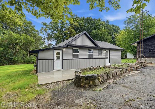 Photo 4 of Single family home for sale at 5820 Mack Rd, Howell, MI 48855 | MLS# 20261070098 | Listing updated on 2026-09-15