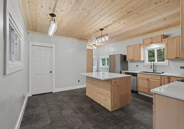 Photo 4 of Single family home for sale at 817 W Hanover St, Marshall, MI 49068 | MLS# 55026046304 | Listing updated on 2026-09-13