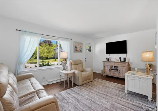 Photo 2 of Single family home for sale at 425 W Caroline St, Fenton, MI 48430 | MLS# 20261070101 | Listing updated on 2026-09-02