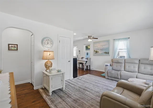 Photo 3 of Single family home for sale at 425 W Caroline St, Fenton, MI 48430 | MLS# 20261070101 | Listing updated on 2026-09-02