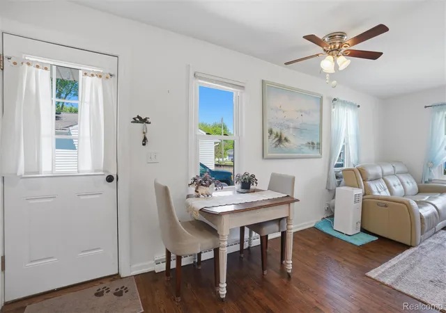 Photo 4 of Single family home for sale at 425 W Caroline St, Fenton, MI 48430 | MLS# 20261070101 | Listing updated on 2026-09-02