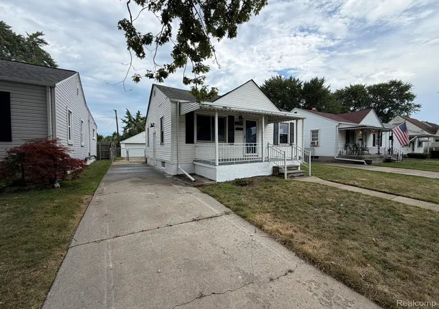 Photo 3 of Single family home for sale at 25324 Culver St, Saint Clair Shores, MI 48081 | MLS# 20261070103 | Listing updated on 2026-09-08