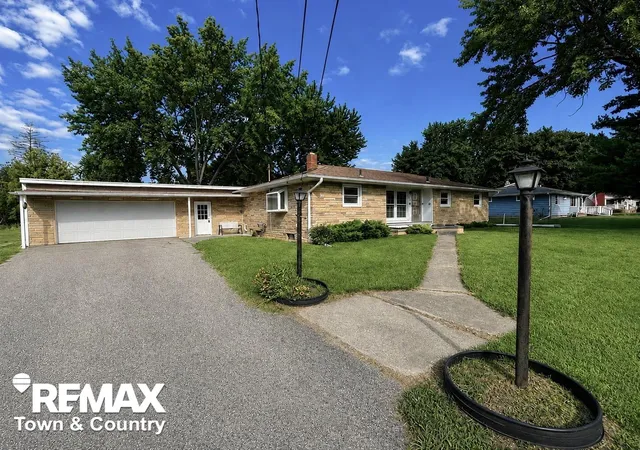 Photo 3 of Single family home for sale at 626 S Mckinley Rd, Flushing, MI 48433 | MLS# 5050220416 | Listing updated on 2026-09-10