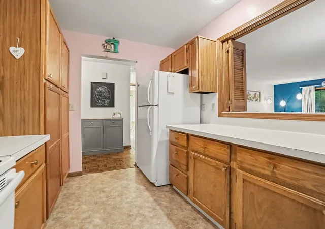 Listing Photo 5 - Condo for sale in building located at 692 Pineway Dr, Norton Shores, MI 49441