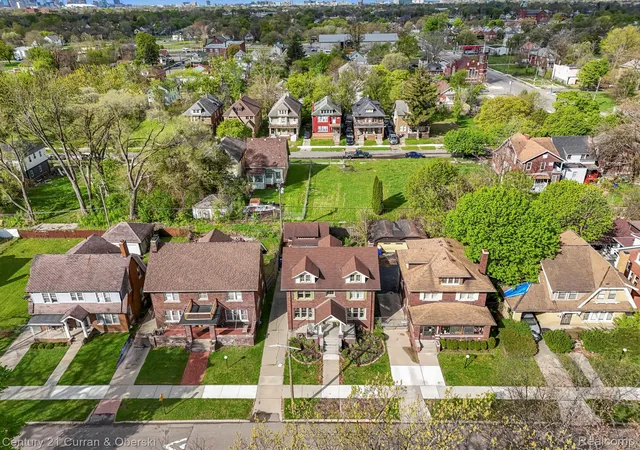 Photo 3 of Single family home for sale at 4815 Iroquois St, Detroit, MI 48214 | MLS# 20261070106 | Listing updated on 2026-10-13