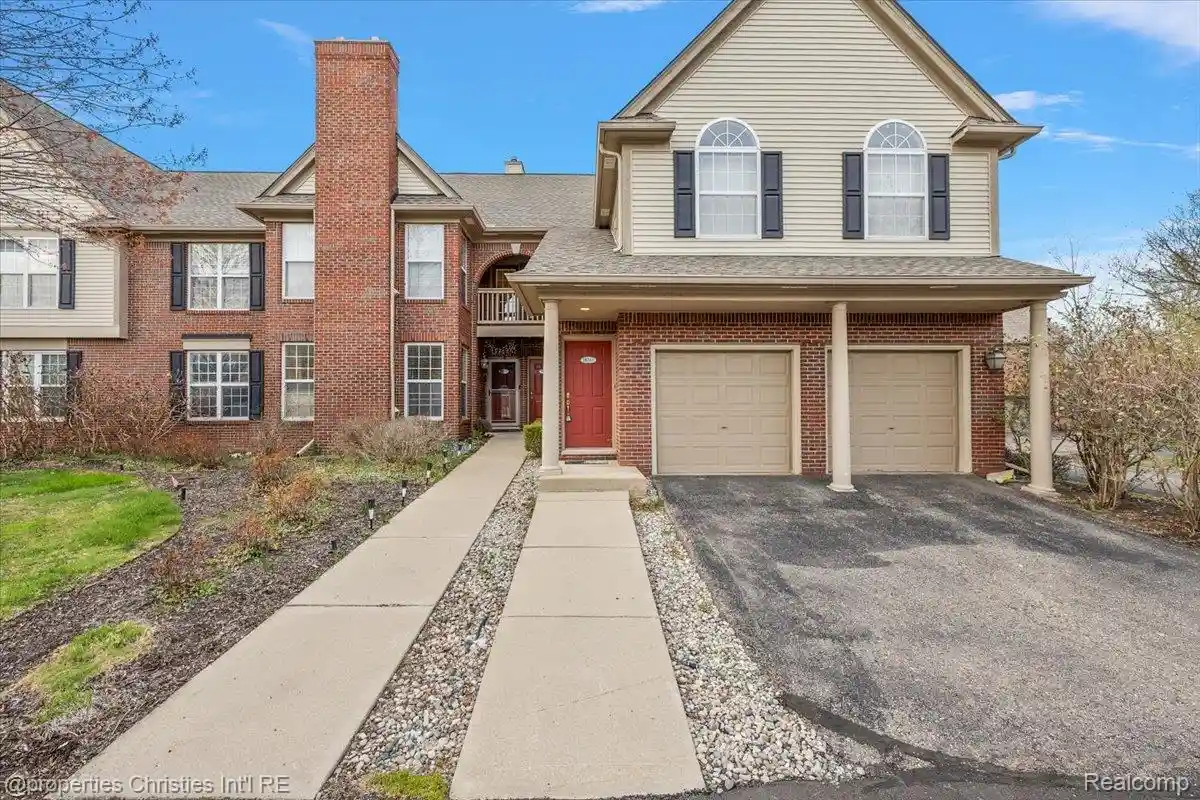 Listing Photo 1 - Condo for sale in 28360 Carlton Wy Dr located at 28360 Carlton Wy Dr, Novi, MI 48377 - Unit 28360 Carlton Way Dr