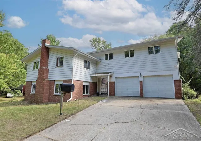Photo 1 of Sale Pending at 3768 E Monroe Rd, Midland, MI 48642 | MLS# 61050220420 | Listing updated on 2026-09-08