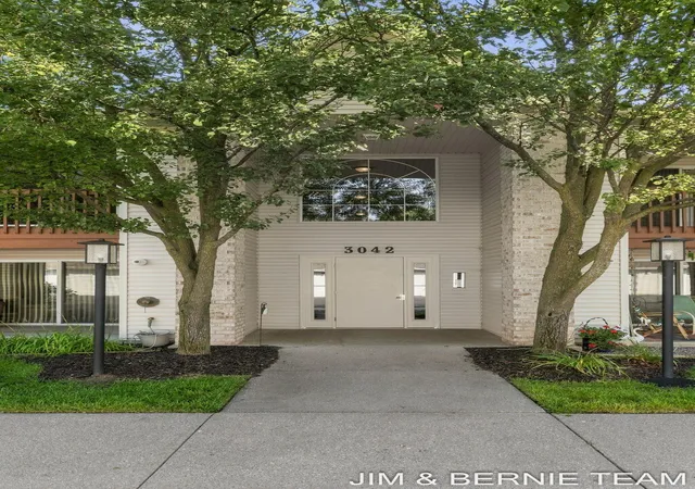 Photo 3 of Condo for sale at 3042 W Crystal Waters Dr #6, Holland, MI 49424 | MLS# 71026046311 | Listing updated on 2026-10-14