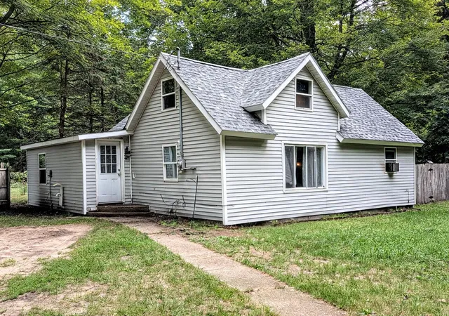 Photo 2 of Single family home for sale at 1466 Scenic Dr, Muskegon, MI 49445 | MLS# 71026046312 | Listing updated on 2026-09-17