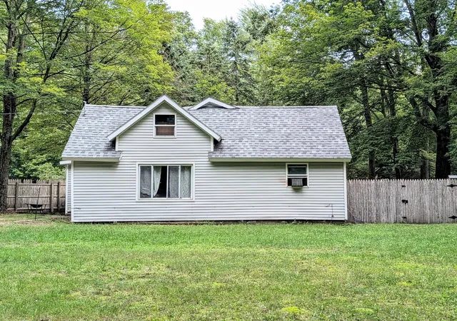 Photo 3 of Single family home for sale at 1466 Scenic Dr, Muskegon, MI 49445 | MLS# 71026046312 | Listing updated on 2026-09-17