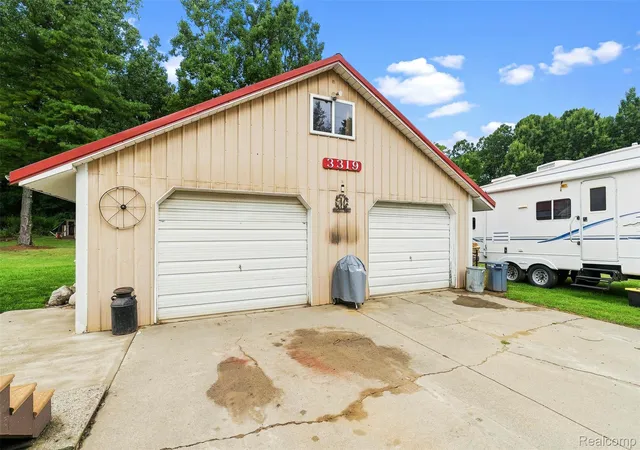 Photo 3 of Single family home for sale at 3319 Valentine Rd, Lapeer, MI 48446 | MLS# 20261070114 | Listing updated on 2026-09-06