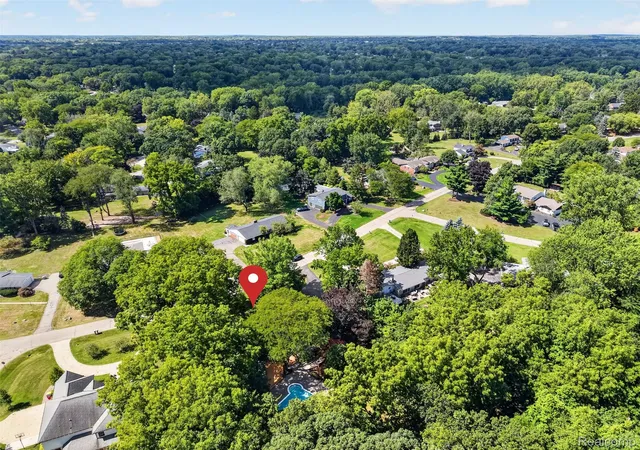 Photo 35 of Single family home for sale at 6829 E Knollwood Cir, West Bloomfield, MI 48322 | MLS# 20261070120 | Listing updated on 2026-09-15
