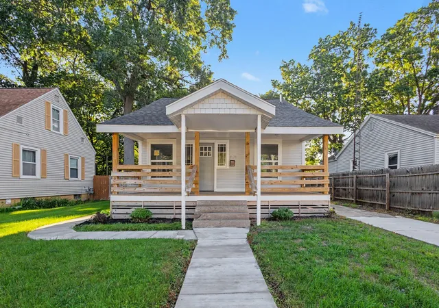 Photo 2 of Single family home for sale at 2928 Lemuel St, Muskegon, MI 49444 | MLS# 71026046320 | Listing updated on 2026-09-09
