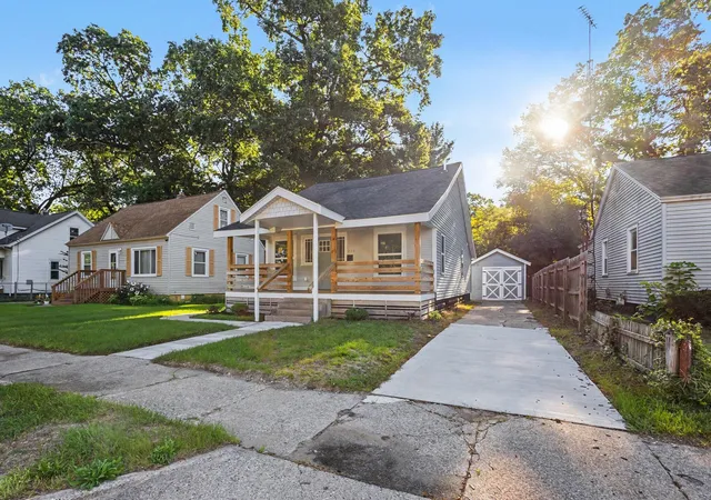 Photo 3 of Single family home for sale at 2928 Lemuel St, Muskegon, MI 49444 | MLS# 71026046320 | Listing updated on 2026-09-09