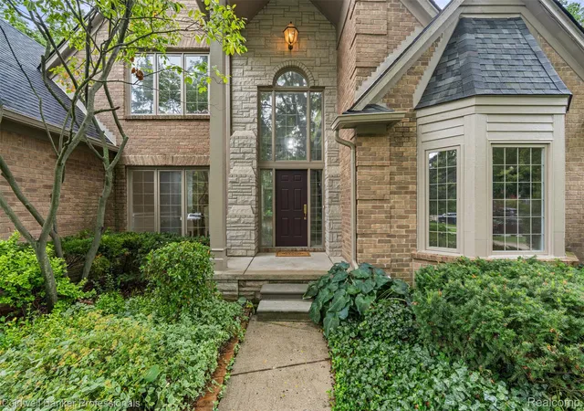Photo 2 of Single family home for sale at 3623 Cedar Shake Dr, Rochester Hills, MI 48309 | MLS# 20261070123 | Listing updated on 2026-09-06
