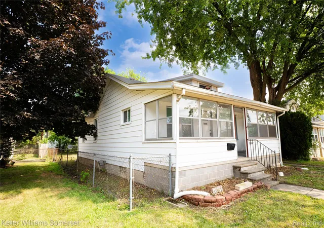 Photo 2 of Single family home for sale at 24300 Melrose Ave, Eastpointe, MI 48021 | MLS# 20261070122 | Listing updated on 2026-09-17
