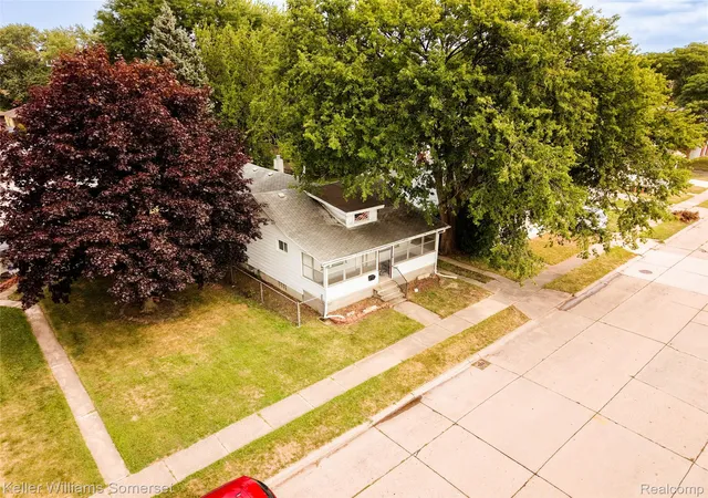 Photo 3 of Single family home for sale at 24300 Melrose Ave, Eastpointe, MI 48021 | MLS# 20261070122 | Listing updated on 2026-09-17