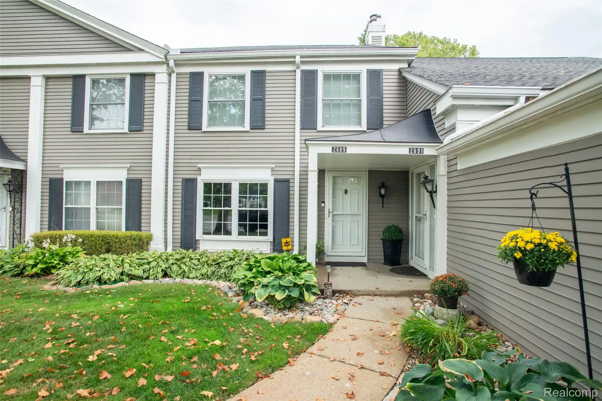 Listing Photo 1 - Condo for sale in 2689 Williamsburg Cir located at 2689 Williamsburg Cir, Auburn Hills, MI 48326 - Unit 2689 Williamsburg Cir