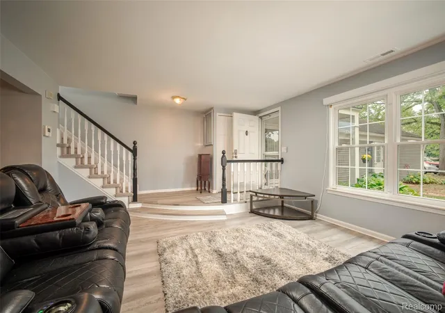 Listing Photo 5 - Condo for sale in building located at 2689 Williamsburg Cir, Auburn Hills, MI 48326