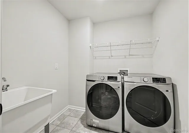 Listing Photo 2 - Condo for sale in building located at 2298 Addison Cir, Walled Lake, MI 48390