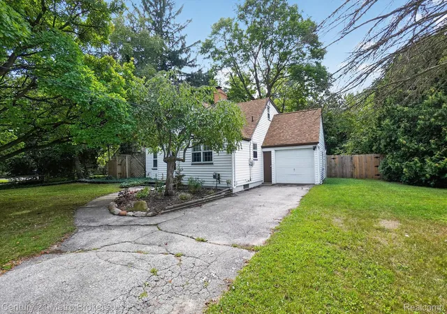 Photo 2 of Single family home for sale at 4575 Brockway Rd, Saginaw, MI 48638 | MLS# 20261070140 | Listing updated on 2026-09-03