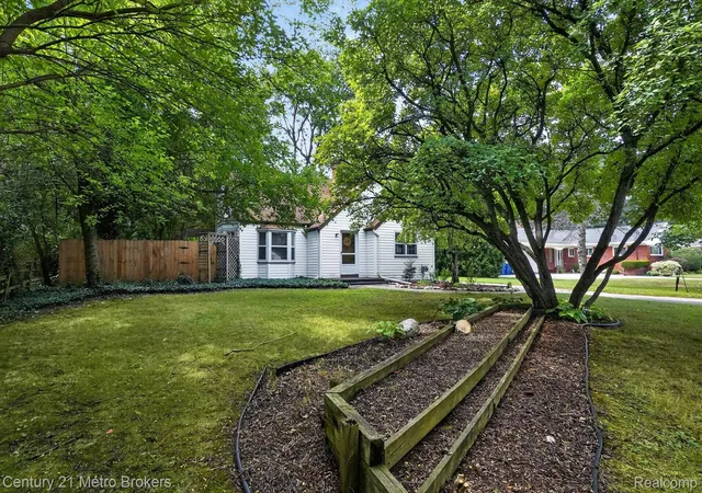 Photo 3 of Single family home for sale at 4575 Brockway Rd, Saginaw, MI 48638 | MLS# 20261070140 | Listing updated on 2026-09-03