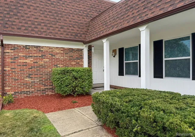 Photo 2 of Single family home for sale at 2863 Continental Dr, Troy, MI 48083 | MLS# 20261070146 | Listing updated on 2026-09-15