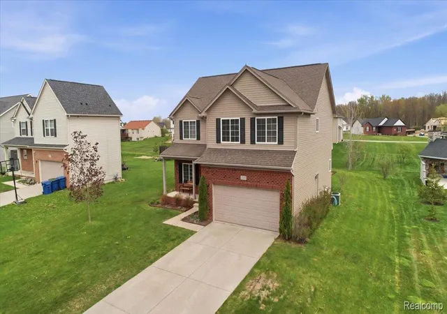 Photo 3 of Single family home for sale at 8131 Peninsula Cir, Grand Blanc, MI 48439 | MLS# 20261070150 | Listing updated on 2026-09-04