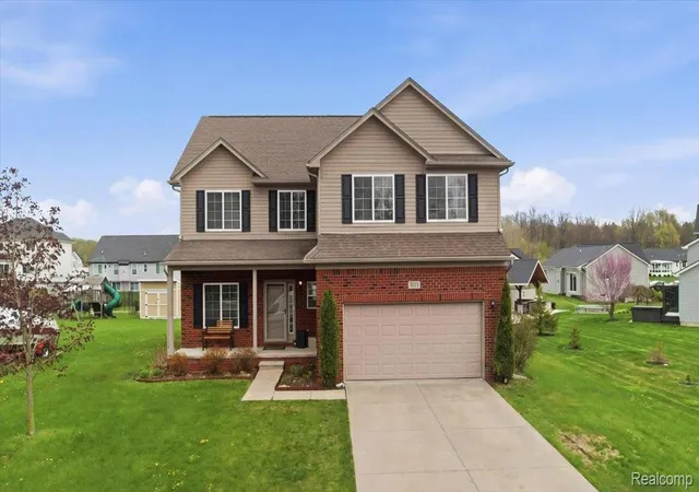 Photo 4 of Single family home for sale at 8131 Peninsula Cir, Grand Blanc, MI 48439 | MLS# 20261070150 | Listing updated on 2026-09-04
