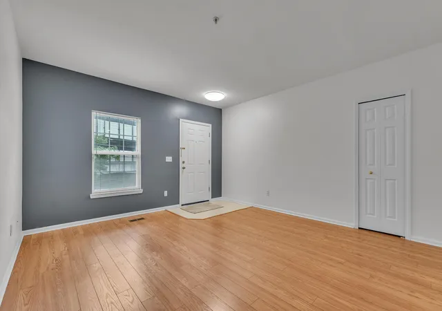 Photo 4 of Condo for sale at 1021 Maiden Ln, Ann Arbor, MI 48105 | MLS# 81026046334 | Listing updated on 2026-09-16