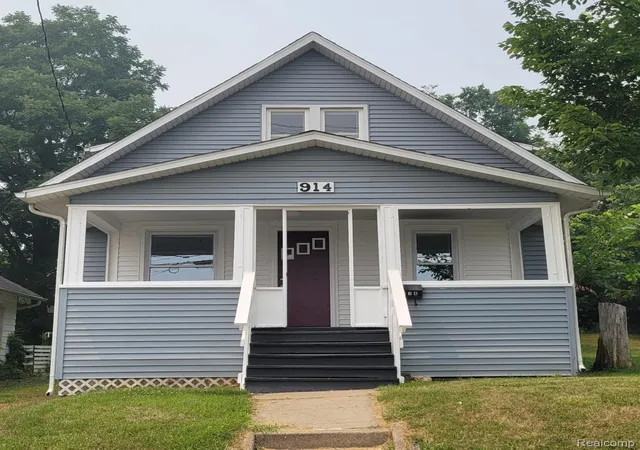 Photo 1 of Single family home for sale at 914 Middle St, Lansing, MI 48915 | MLS# 20261070156 | Listing updated on 2026-09-13