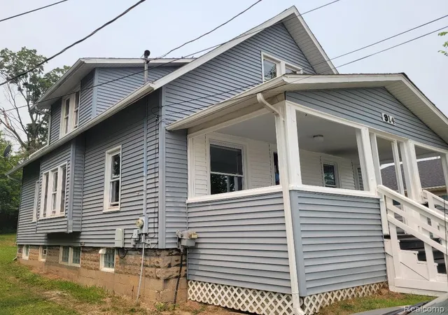 Photo 3 of Single family home for sale at 914 Middle St, Lansing, MI 48915 | MLS# 20261070156 | Listing updated on 2026-09-13
