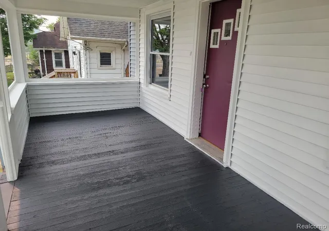 Photo 3 of Single family home for sale at 914 Middle St, Lansing, MI 48915 | MLS# 20261070156 | Listing updated on 2026-09-13
