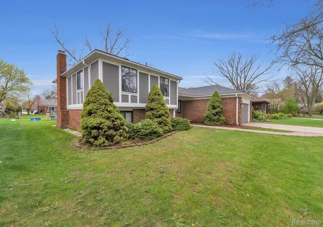 Photo 3 of Single family home for sale at 7323 Burgundy St, Canton, MI 48187 | MLS# 20261070159 | Listing updated on 2026-09-19