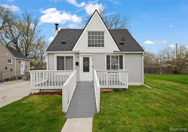 Photo 1 of Single family home for sale at 25181 Lawn St, Roseville, MI 48066 | MLS# 20261070161 | Listing updated on 2026-09-04