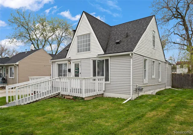 Photo 2 of Single family home for sale at 25181 Lawn St, Roseville, MI 48066 | MLS# 20261070161 | Listing updated on 2026-09-04