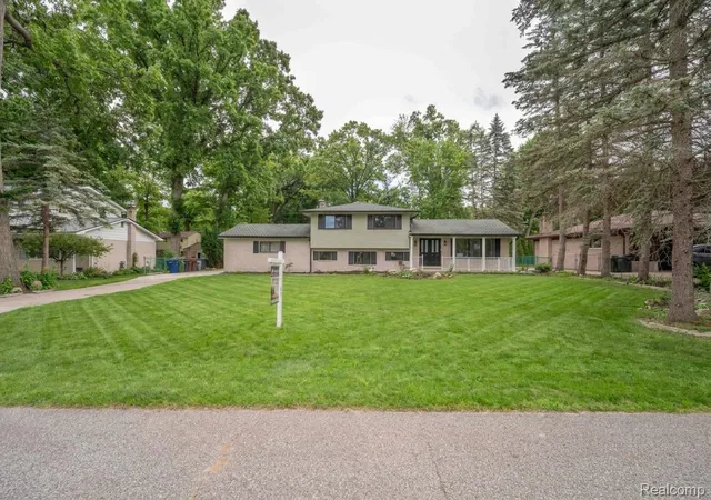 Photo 1 of Single family home for sale at 6742 Canterbury Ct, Shelby Township, MI 48316 | MLS# 20261070163 | Listing updated on 2026-09-02