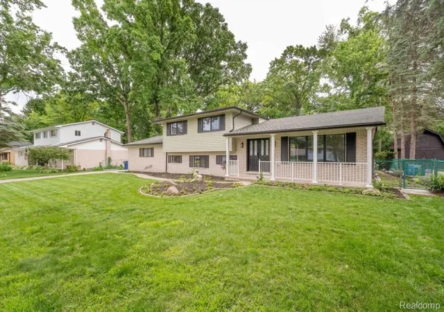 Photo 2 of Single family home for sale at 6742 Canterbury Ct, Shelby Township, MI 48316 | MLS# 20261070163 | Listing updated on 2026-09-02