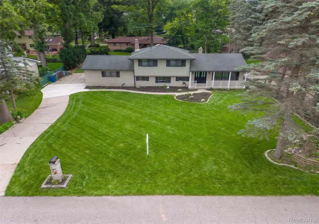 Photo 3 of Single family home for sale at 6742 Canterbury Ct, Shelby Township, MI 48316 | MLS# 20261070163 | Listing updated on 2026-09-02