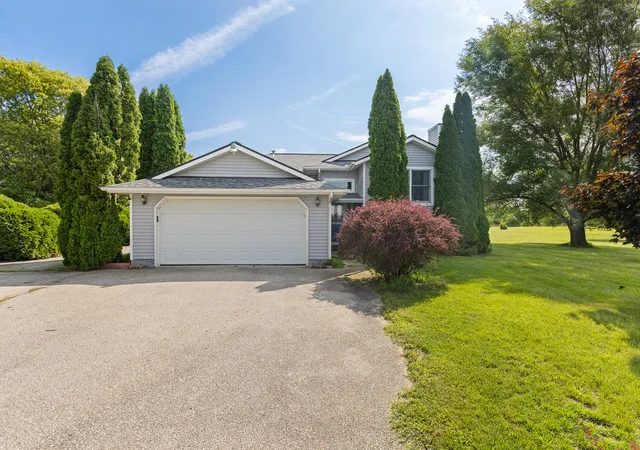 Photo 3 of Single family home for sale at 4079 Bennett Ct, Adrian, MI 49221 | MLS# 81026046335 | Listing updated on 2026-09-01