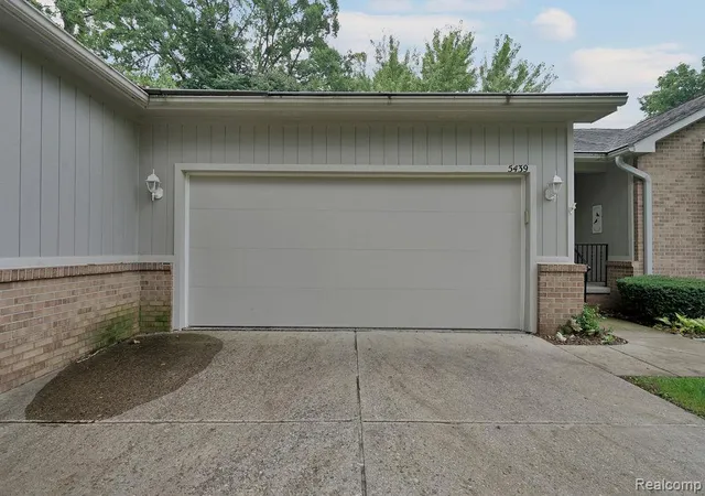 Photo 3 of Condo for sale at 5439 Hickory Cir, Flushing, MI 48433 | MLS# 20261070165 | Listing updated on 2026-09-06