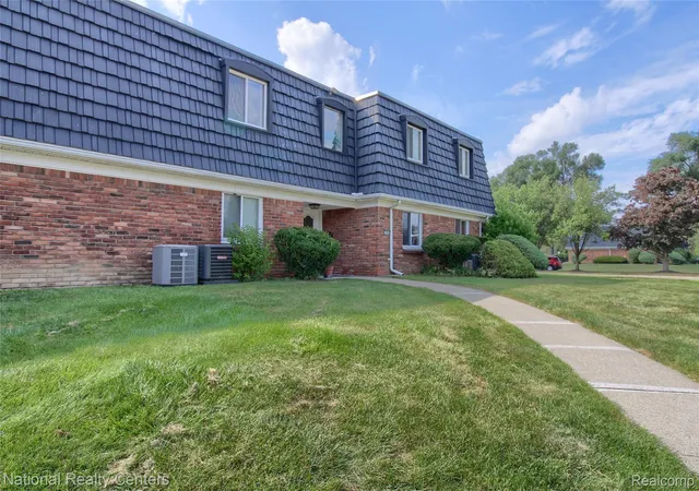 Photo 2 of Condo for sale at 1800 Colonial Village Way #3, Waterford, MI 48328 | MLS# 20261070167 | Listing updated on 2026-09-03