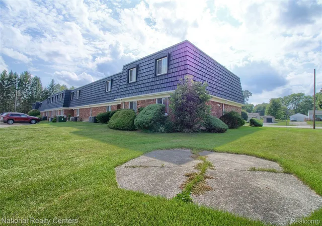 Photo 3 of Condo for sale at 1800 Colonial Village Way #3, Waterford, MI 48328 | MLS# 20261070167 | Listing updated on 2026-09-03