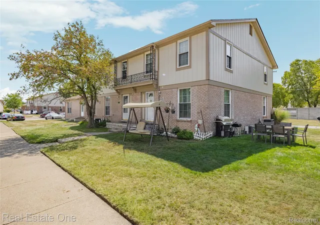Listing Photo 4 - Condo for sale in building located at 35367 Tall Oaks Dr, Sterling Heights, MI 48312